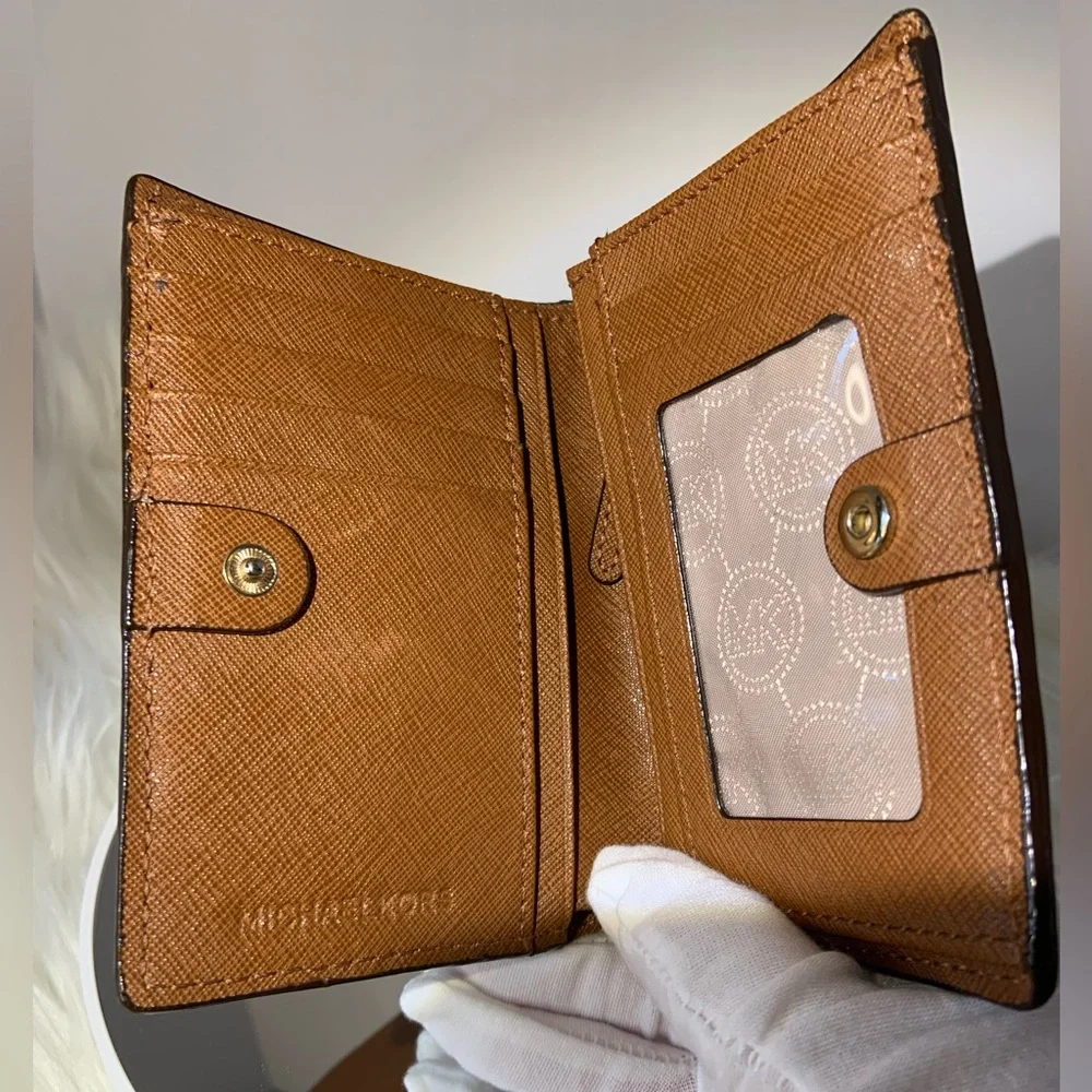 Michael Kors Authentic Pebbled Compact Wallet NWOT